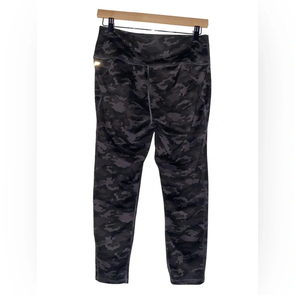 Fabletics Camo All Way Yoga 7/8 Leggings High Waisted Workout Stretch Women L